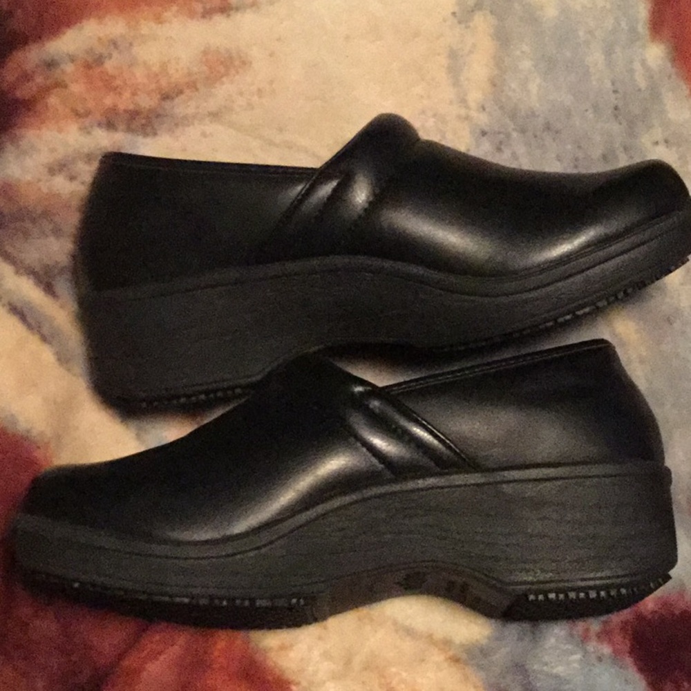 NWT women’s comfort Safe Step shoes